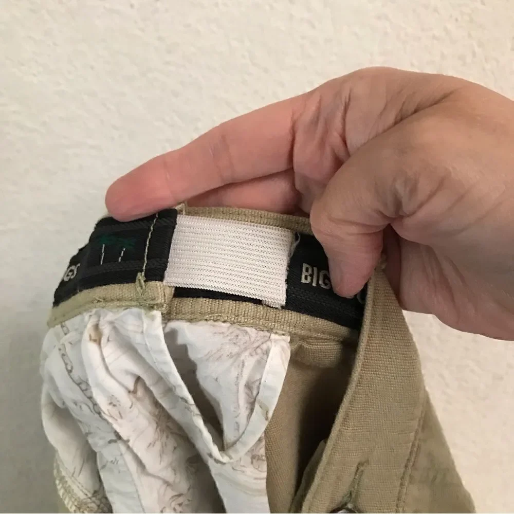 Vintage Big Dogs Resortwear tan cargo shorts  40‎
